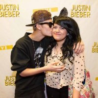 Justin Bieber Kisses And Grabs Female Fan’s chest In Public